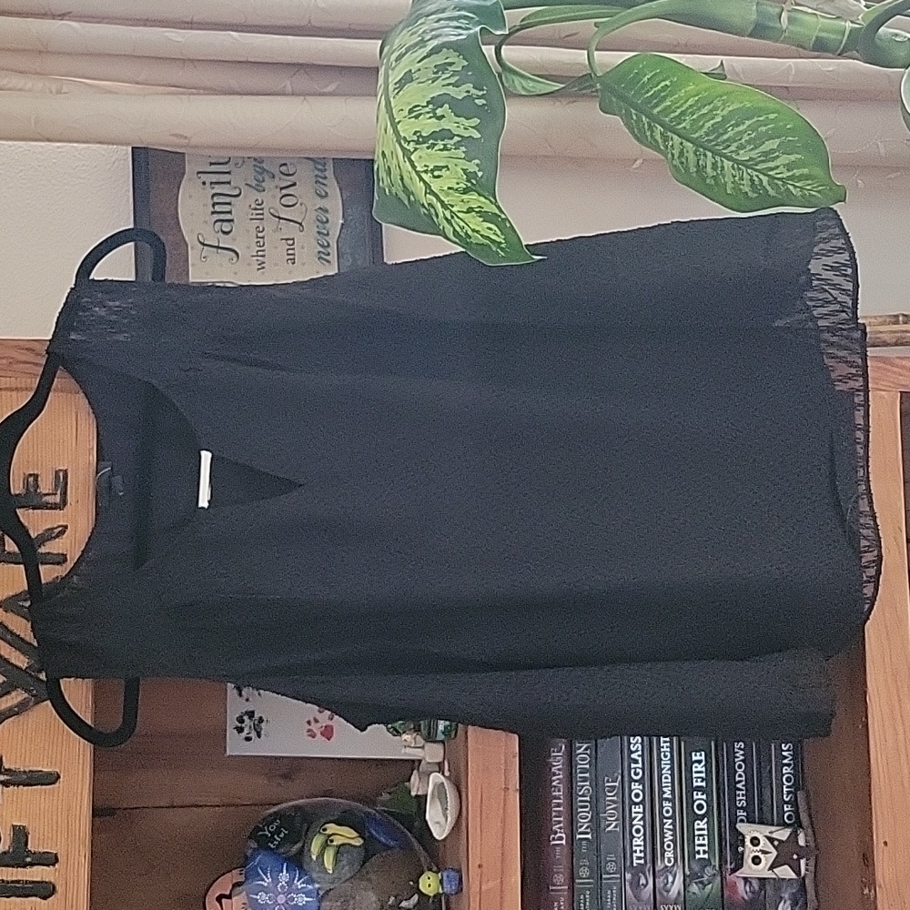 Torrid Zig Zag Black Keyhole Tank Blouse Size 1 1X 14-16 NWT
